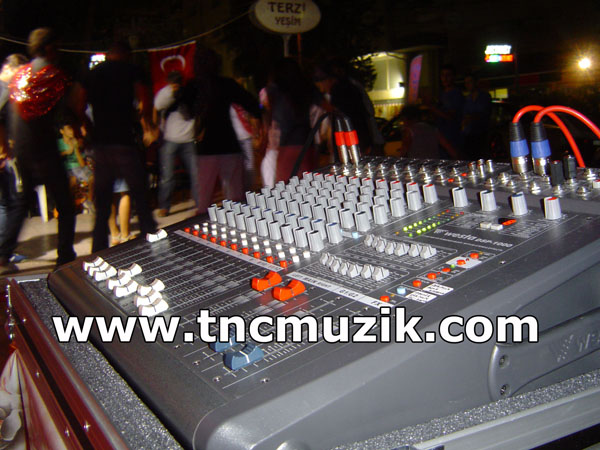 Tnc Muzik Izmir Asker Eglencesine Ses Sistemi Kiralama 4000 Watlik Profesyonel Ses Sistemi Kiralama 2x2000 Watt Kule Kabin Ful Range Power 1x4000 Wattlik Konig A 4000 Power Amfi 1x12 Kanal 1000 Watt